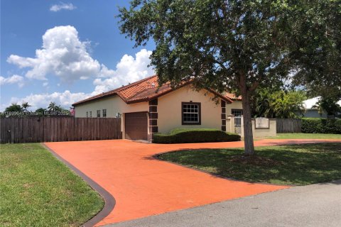 Villa ou maison à louer à Homestead, Floride: 4 chambres, 238.94 m2 № 1944347 - photo 4