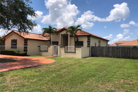 Villa ou maison à louer à Homestead, Floride: 4 chambres, 238.94 m2 № 1944347 - photo 2