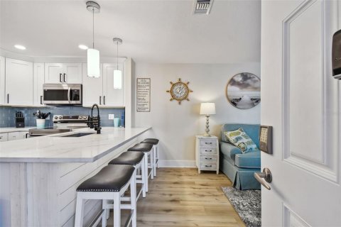 Condo in Madeira Beach, Florida, 2 bedrooms  № 1597771 - photo 5