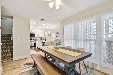 Condo in Madeira Beach, Florida, 2 bedrooms  № 1597771 - photo 23