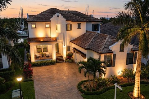 House in Ruskin, Florida 3 bedrooms, 295.62 sq.m. № 2195900