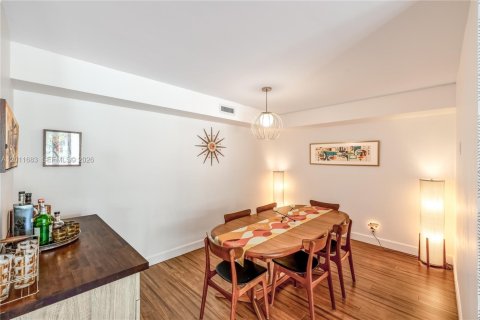 Condo in Miami, Florida, 2 bedrooms № 2075320 - photo 8