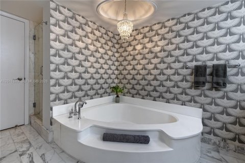 Condo in Miami, Florida, 2 bedrooms № 2075320 - photo 28