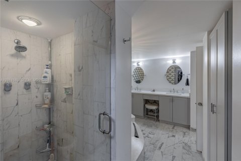 Condo in Miami, Florida, 2 bedrooms № 2075320 - photo 26