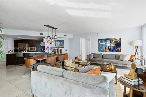 Condo in Sunny Isles Beach, Florida, 3 bedrooms № 2091295 - photo 9