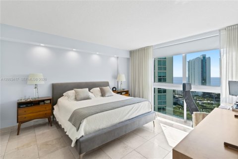 Condo in Sunny Isles Beach, Florida, 3 bedrooms № 2091295 - photo 14