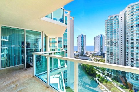 Condo in Sunny Isles Beach, Florida, 3 bedrooms № 2091295 - photo 2