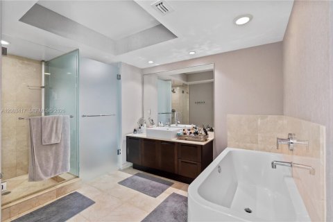 Condo in Sunny Isles Beach, Florida, 3 bedrooms № 2091295 - photo 16