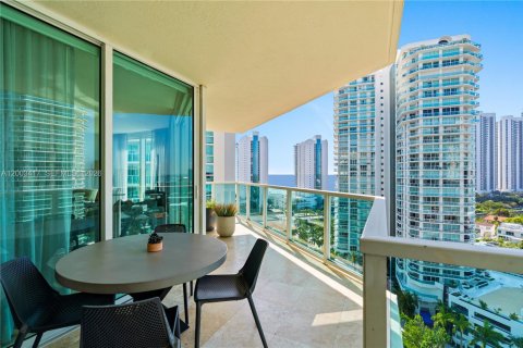 Condo in Sunny Isles Beach, Florida, 3 bedrooms № 2091295 - photo 25