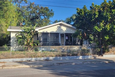 House in Tampa, Florida 3 bedrooms, 108.97 sq.m. № 1784672 - photo 1