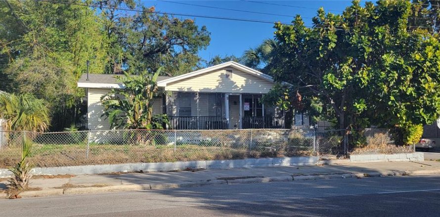 House in Tampa, Florida 3 bedrooms, 108.97 sq.m. № 1784672