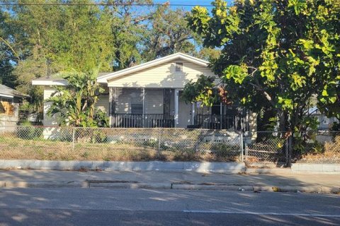 House in Tampa, Florida 3 bedrooms, 108.97 sq.m. № 1784672 - photo 2