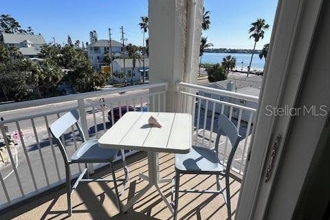 Condo in Saint Pete Beach, Florida, 1 bedroom  № 1895163 - photo 14