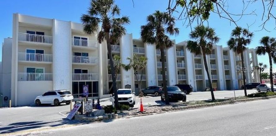 Condo in Saint Pete Beach, Florida, 1 bedroom  № 1895163
