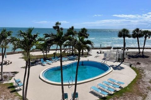 Condo in Saint Pete Beach, Florida, 1 bedroom  № 1895163 - photo 15