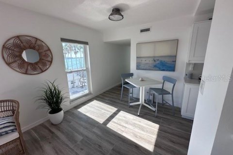 Condo in Saint Pete Beach, Florida, 1 bedroom  № 1895163 - photo 8