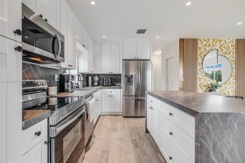 House in Miami, Florida 3 bedrooms, 112.88 sq.m. № 1973081 - photo 29