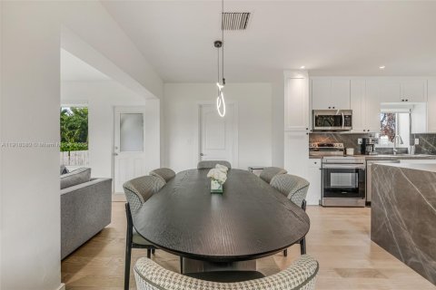 House in Miami, Florida 3 bedrooms, 112.88 sq.m. № 1973081 - photo 26