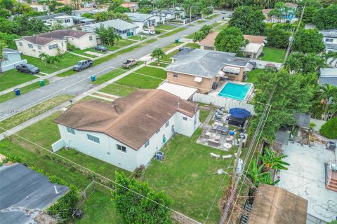 House in Miami, Florida 3 bedrooms, 112.88 sq.m. № 1973081 - photo 6