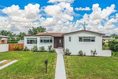 House in Miami, Florida 3 bedrooms, 112.88 sq.m. № 1973081
