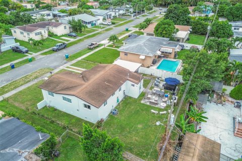 House in Miami, Florida 3 bedrooms, 112.88 sq.m. № 1973081 - photo 5