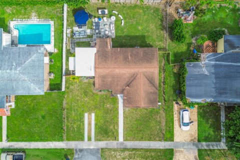 House in Miami, Florida 3 bedrooms, 112.88 sq.m. № 1973081 - photo 14