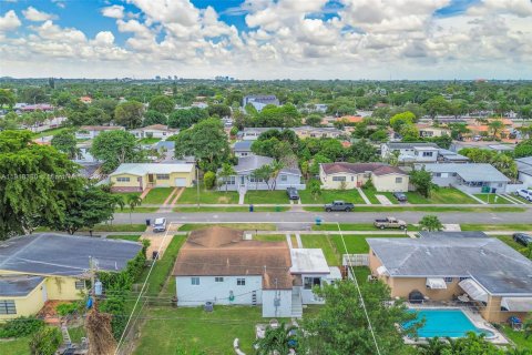 House in Miami, Florida 3 bedrooms, 112.88 sq.m. № 1973081 - photo 8