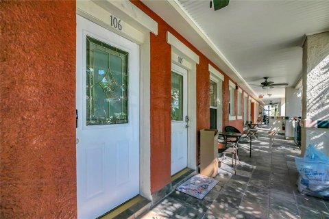 Condo in Saint Petersburg, Florida, 1 bedroom  № 1370271 - photo 9