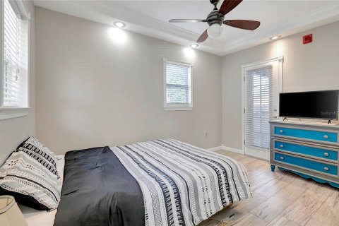 Condo in Saint Petersburg, Florida, 1 bedroom  № 1370271 - photo 15