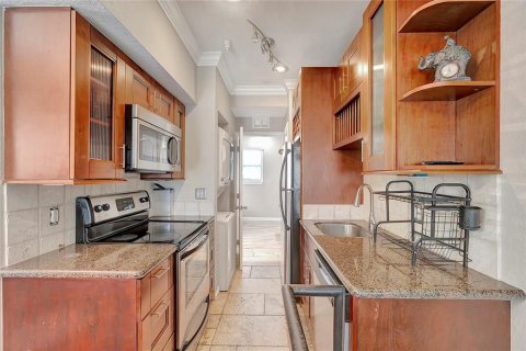 Condo in Saint Petersburg, Florida, 1 bedroom  № 1370271 - photo 2