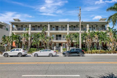 Condo in Saint Petersburg, Florida, 1 bedroom  № 1370271 - photo 13