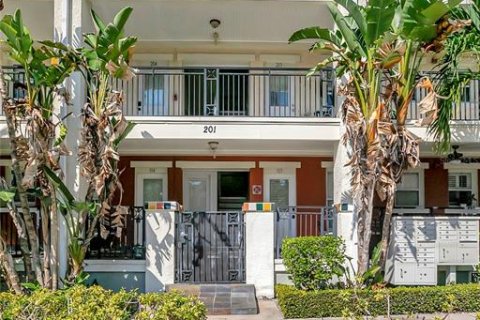 Condo in Saint Petersburg, Florida, 1 bedroom  № 1370271 - photo 11