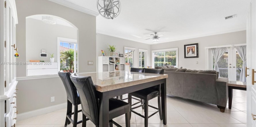 House in Deerfield Beach, Florida 3 bedrooms, 138.89 sq.m. № 1704751
