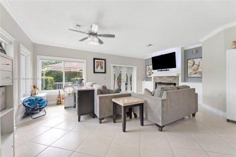 House in Deerfield Beach, Florida 3 bedrooms, 138.89 sq.m. № 1704751 - photo 2