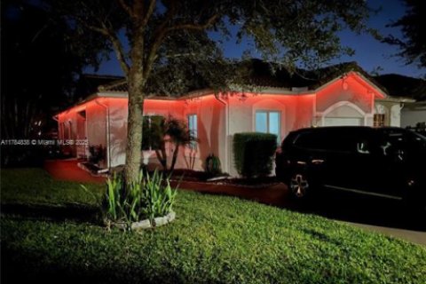House in Deerfield Beach, Florida 3 bedrooms, 138.89 sq.m. № 1704751 - photo 4