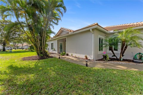 House in Deerfield Beach, Florida 3 bedrooms, 138.89 sq.m. № 1704751 - photo 8