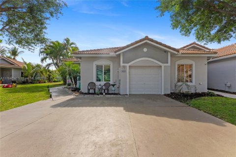 House in Deerfield Beach, Florida 3 bedrooms, 138.89 sq.m. № 1704751 - photo 7