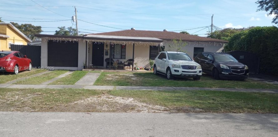 Casa en Miami, Florida 5 dormitorios, 86.96 m2 № 2035048