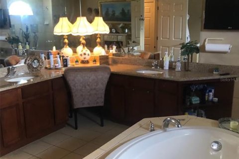 House in Spring Hill, Florida 3 bedrooms, 355.54 sq.m. № 1515614 - photo 8