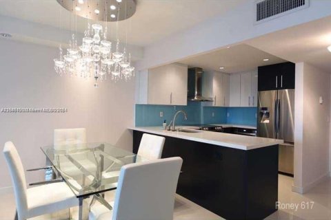 Снять в аренду кондоминиум в Майами-Бич, Флорида 1 спальня, 78.04м2, № 1957744 - фото 3