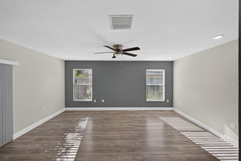 House in Orlando, Florida 4 bedrooms, 176.98 sq.m. № 2208548 - photo 11