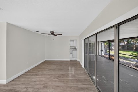 House in Orlando, Florida 4 bedrooms, 176.98 sq.m. № 2208548 - photo 14