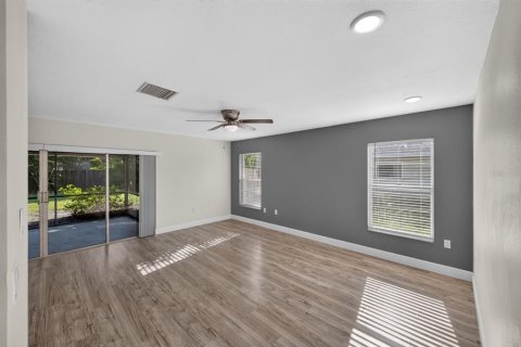House in Orlando, Florida 4 bedrooms, 176.98 sq.m. № 2208548 - photo 13