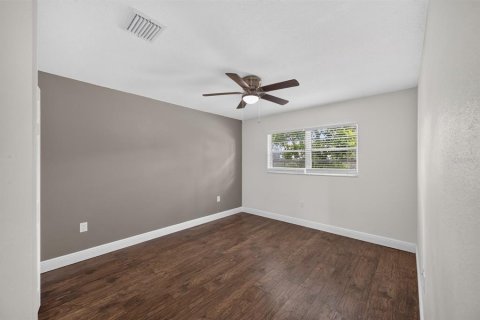 House in Orlando, Florida 4 bedrooms, 176.98 sq.m. № 2208548 - photo 25