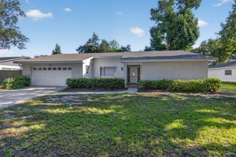 House in Orlando, Florida 4 bedrooms, 176.98 sq.m. № 2208548