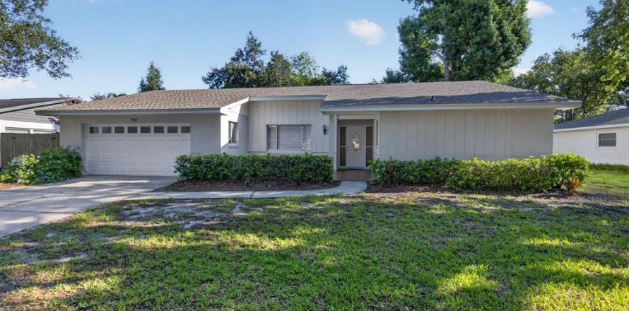 House in Orlando, Florida 4 bedrooms, 176.98 sq.m. № 2208548