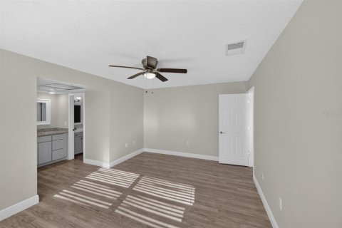 House in Orlando, Florida 4 bedrooms, 176.98 sq.m. № 2208548 - photo 21