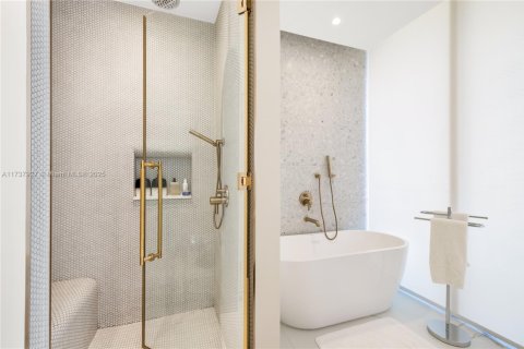 Condo in Miami, Florida, 3 bedrooms  № 1764830 - photo 13