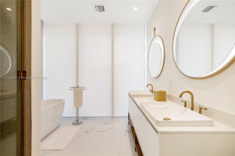 Condo in Miami, Florida, 3 bedrooms  № 1764830 - photo 12
