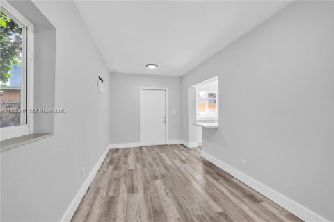 Casa en alquiler en Miami, Florida, 1 dormitorio, 60.39 m2 № 2010185 - foto 2